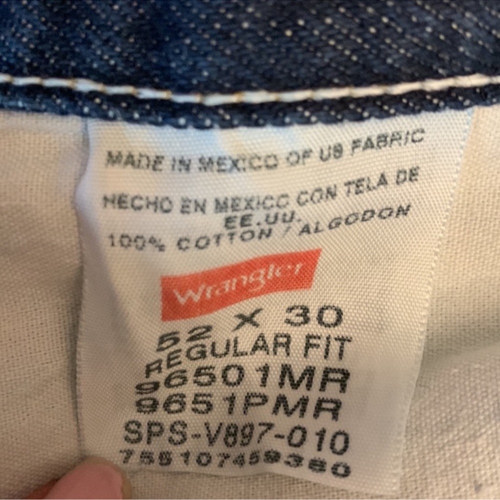 Wrangler Men's Dark Blue Relaxed Fit Jeans - Picture 9 of 10